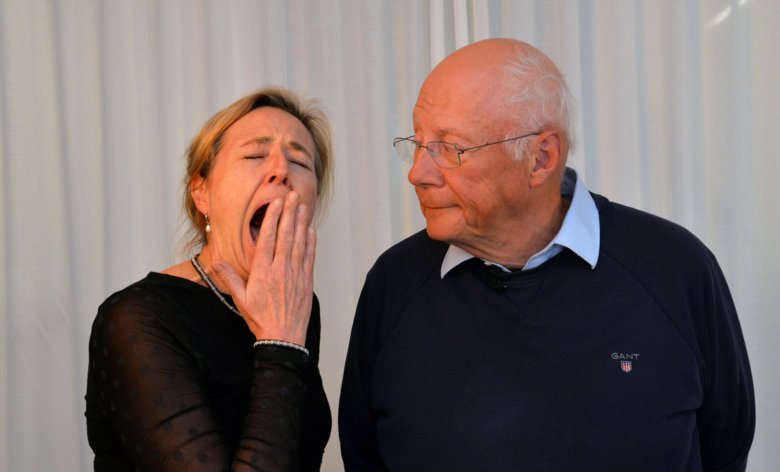Cecilia Odlind gasping with professor Torbjörn Åkerstedt. Photo Andreas Andersson.