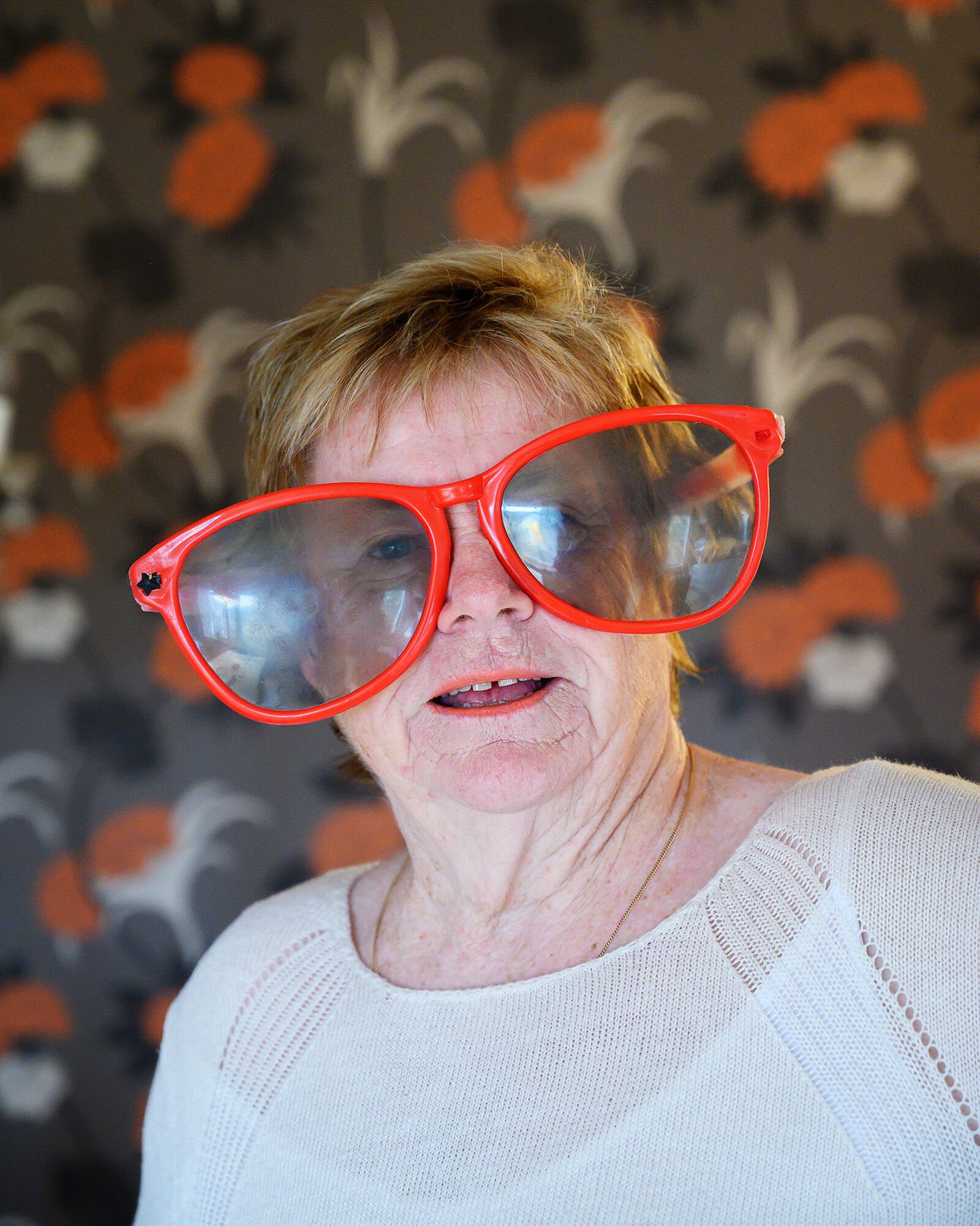 Birgit, 78, with large eye glasses. Collaboration between ARC and Fotoskolan STHLM 2019.