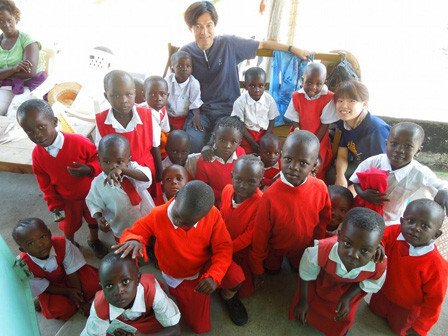 researcher Akira Keneko amongst kids in Africa.