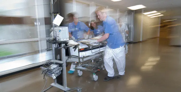 Aleksis Texas va uning dosti sut bilan lezbiyenlik bilan zavqlanishdi.