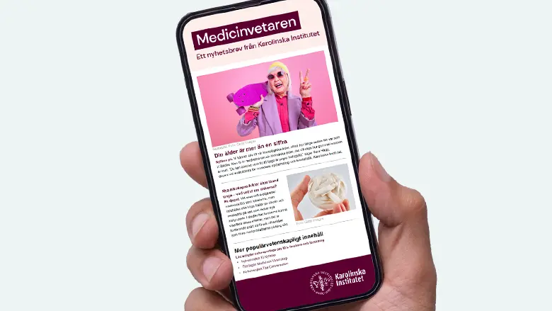 A hand holding a mobile phone with the image of the Medicinvetaren newsletter on the screen.