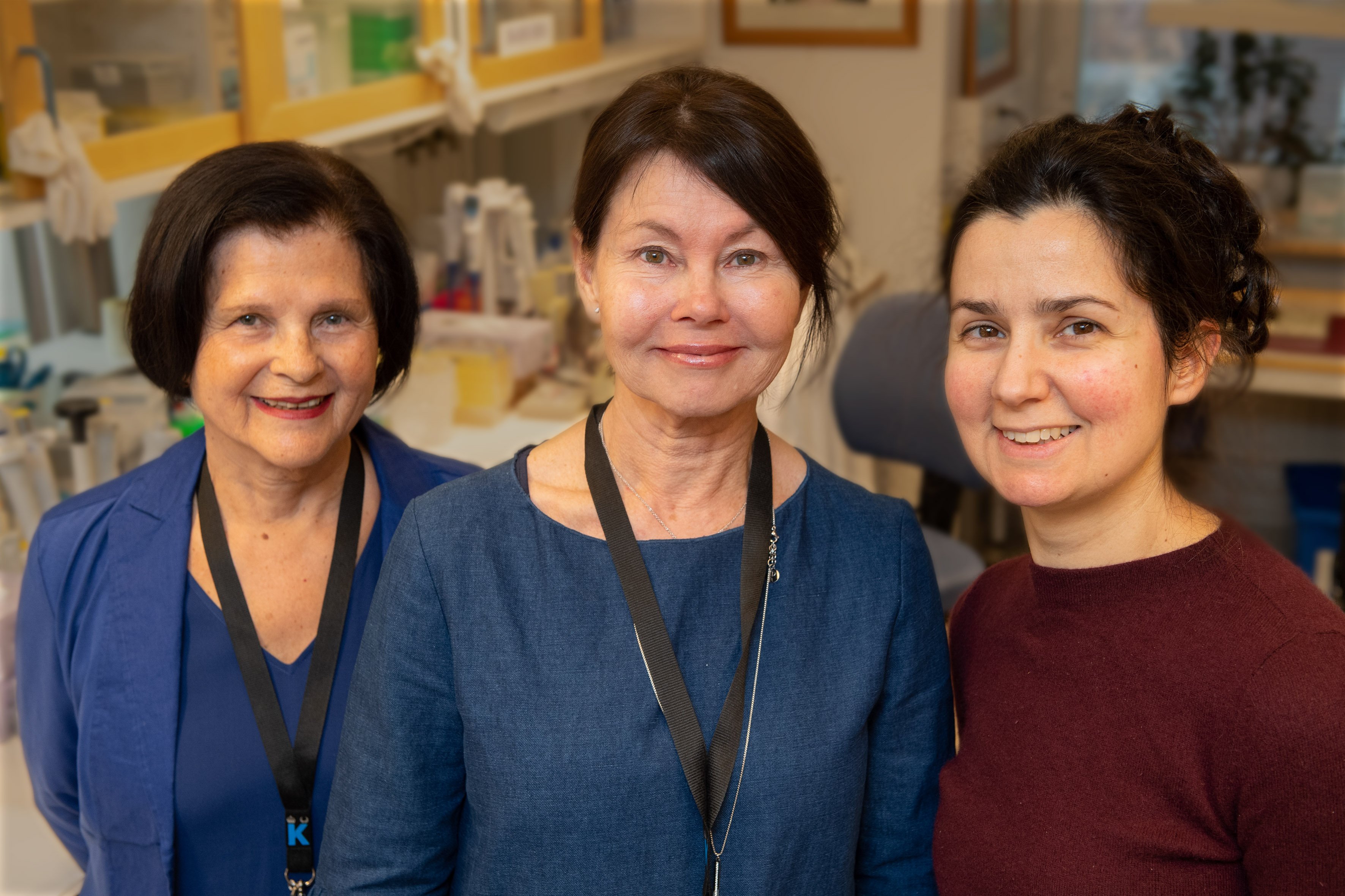 KI-forskarna Pauline Harper, Eliane Sardh och Daphne Vassiliou. Foto: Ulf Sirborn