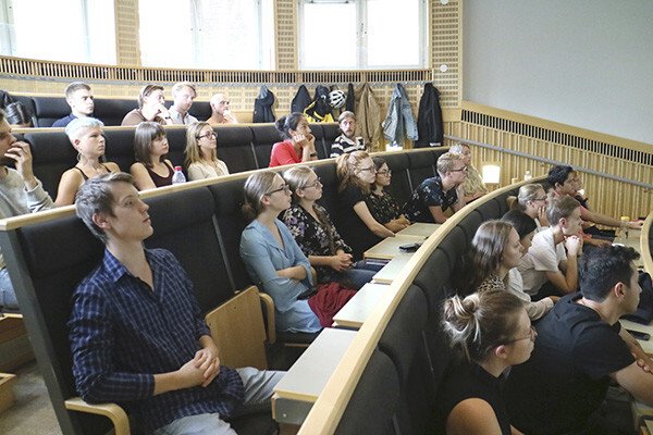 Students in the lecture hall listening