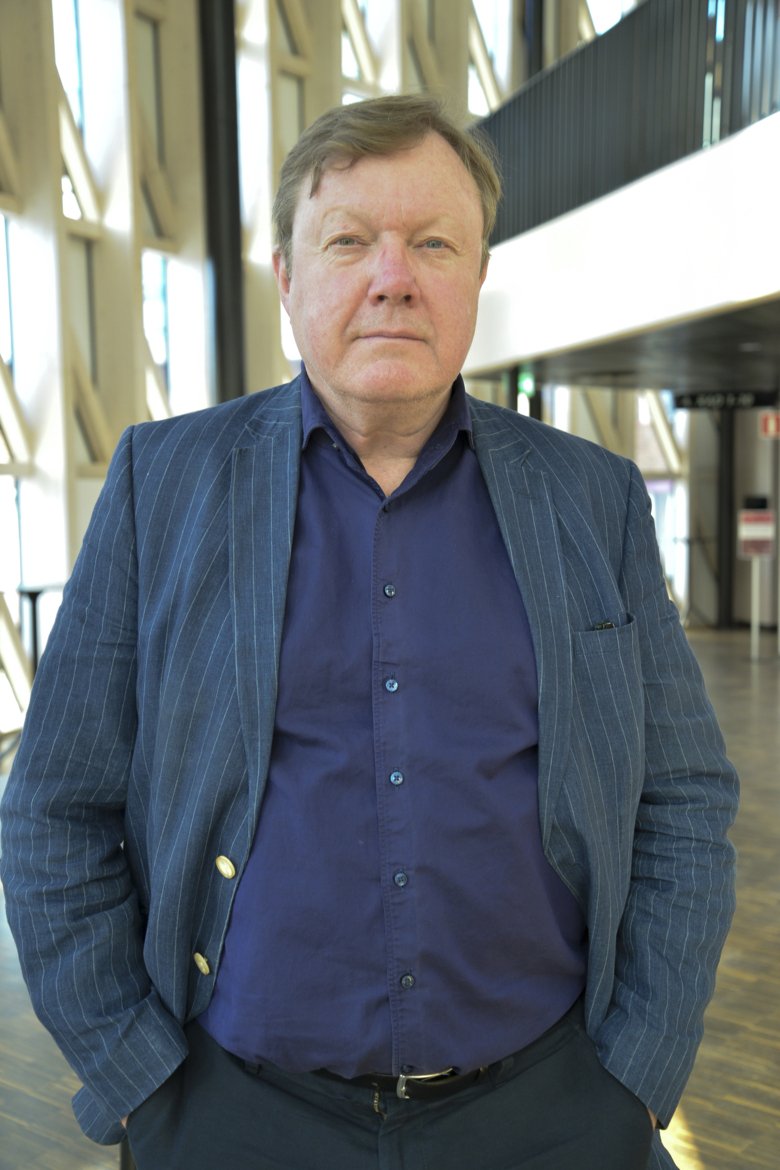 Porträtt av professor Anders Sönnerborg. Foto: Andreas Andersson.