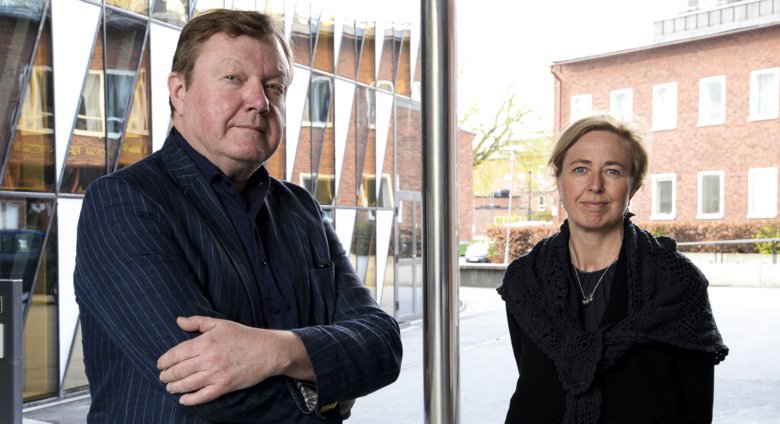 Professor Anders Sönnerborg och Cecilia Odlind i podcasten Medicinvetarna. Foto: Andreas Andersson