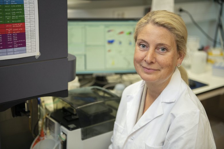 Portrait of Anna Smed Sörensen in the lab.