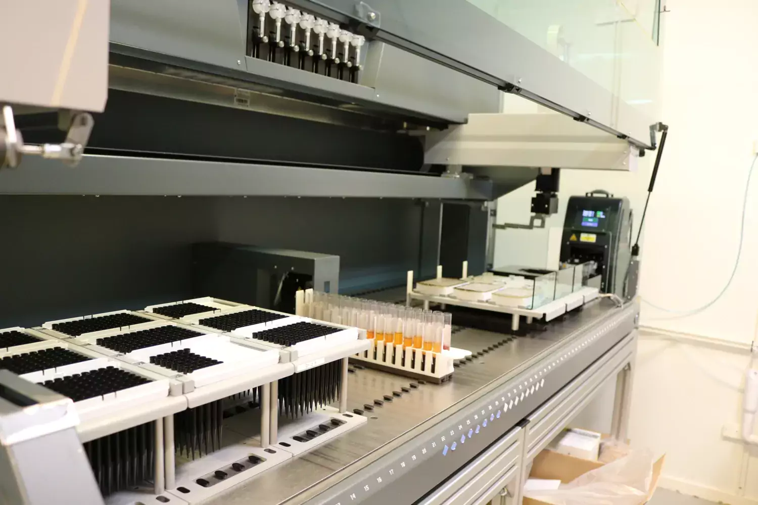 Automated handling of samples at KIBB.