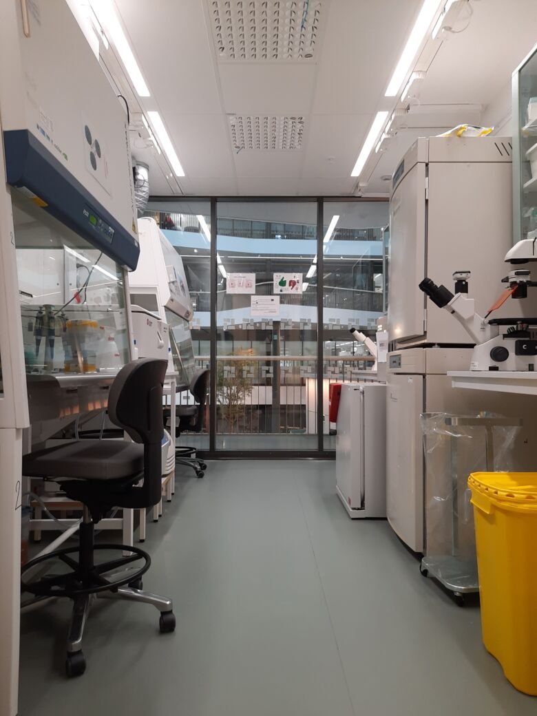 Equipment in Biomedicum's virus room.