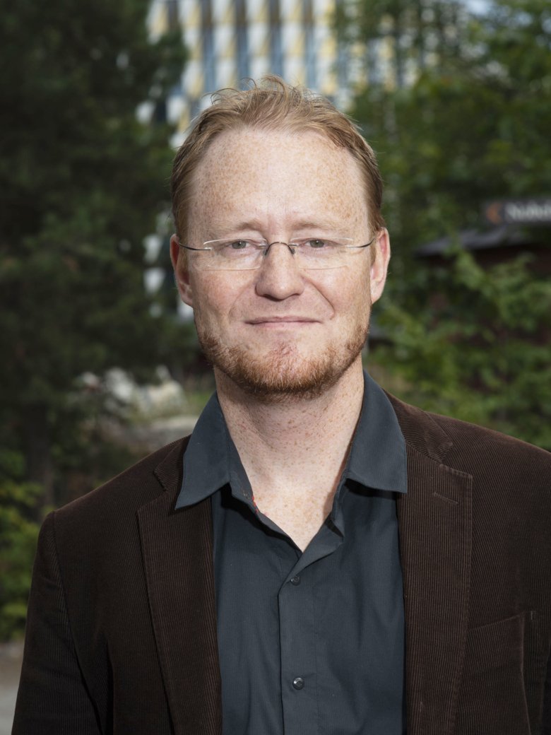 Björn Högberg, portrait in front of Aula Medica.