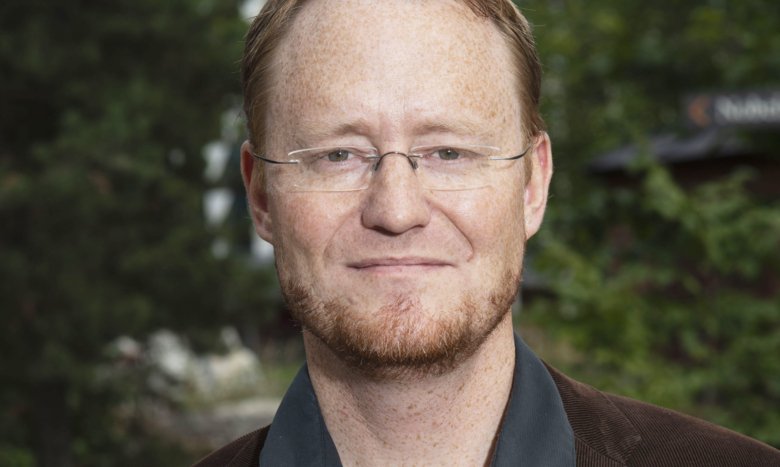 Björn Högberg, portrait in front of Aula Medica.