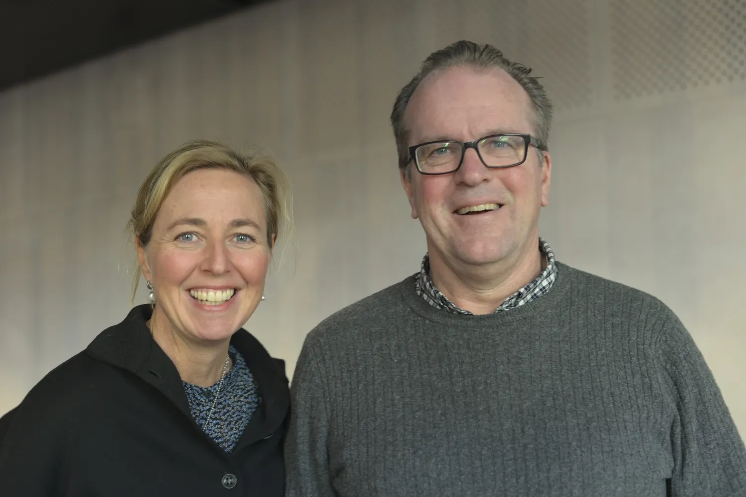 Portrait of Cecilia Odlind, Medicinvetarna, together with professor Lars Engstrand.