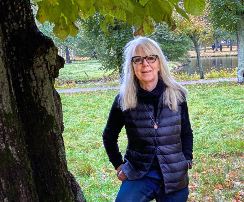 Eva Rafner standing outside next to a tree.