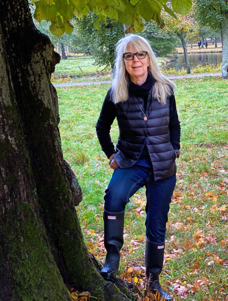 Eva Rafner standing outside next to a tree.