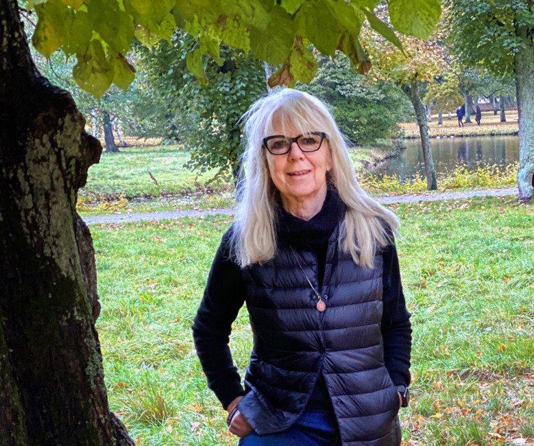 Eva Rafner standing outside next to a tree.