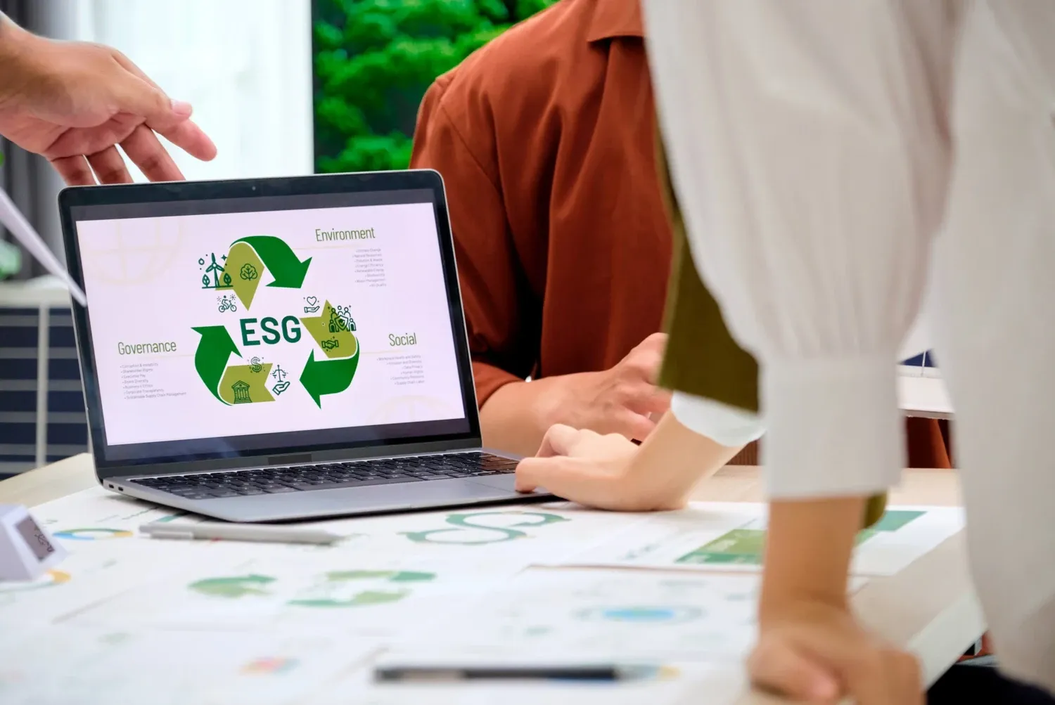 People wiriting on a sustainability report