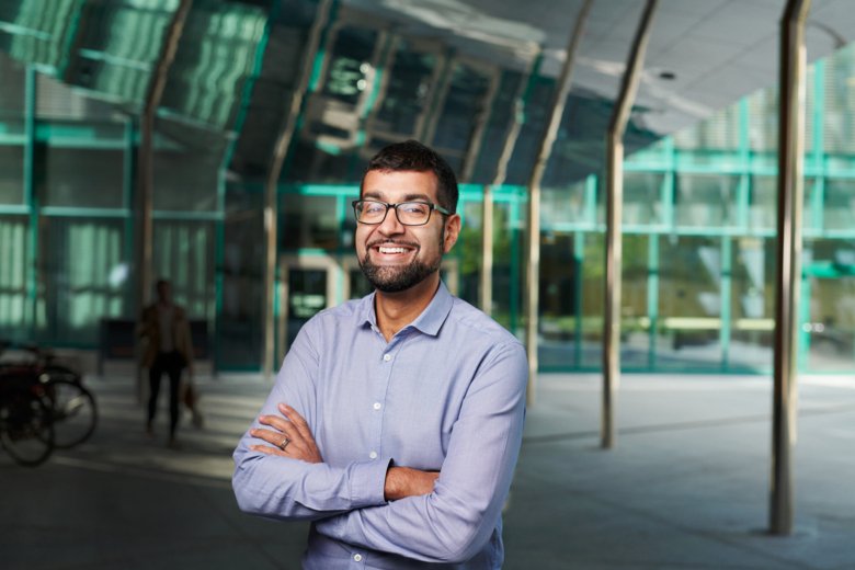 portrait of Gonçalo Castelo-Branco outside Karolinska Institutet, Biomedicum.