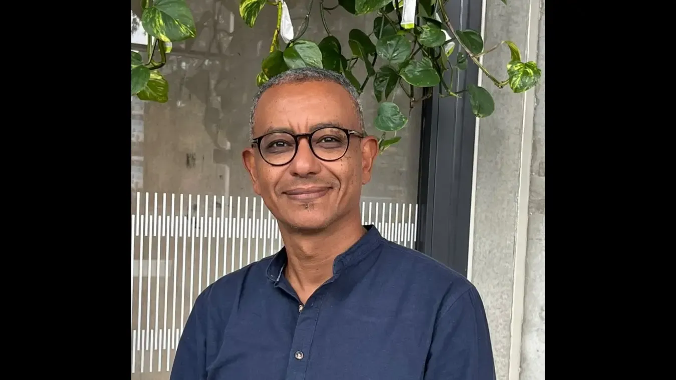 Profile picture of a man with glasses and a blue shirt