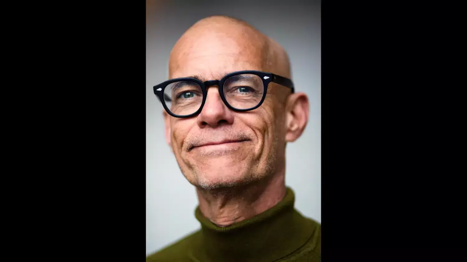 Profile photo of Johan von Schreeb. A man in a green jumper and glasses