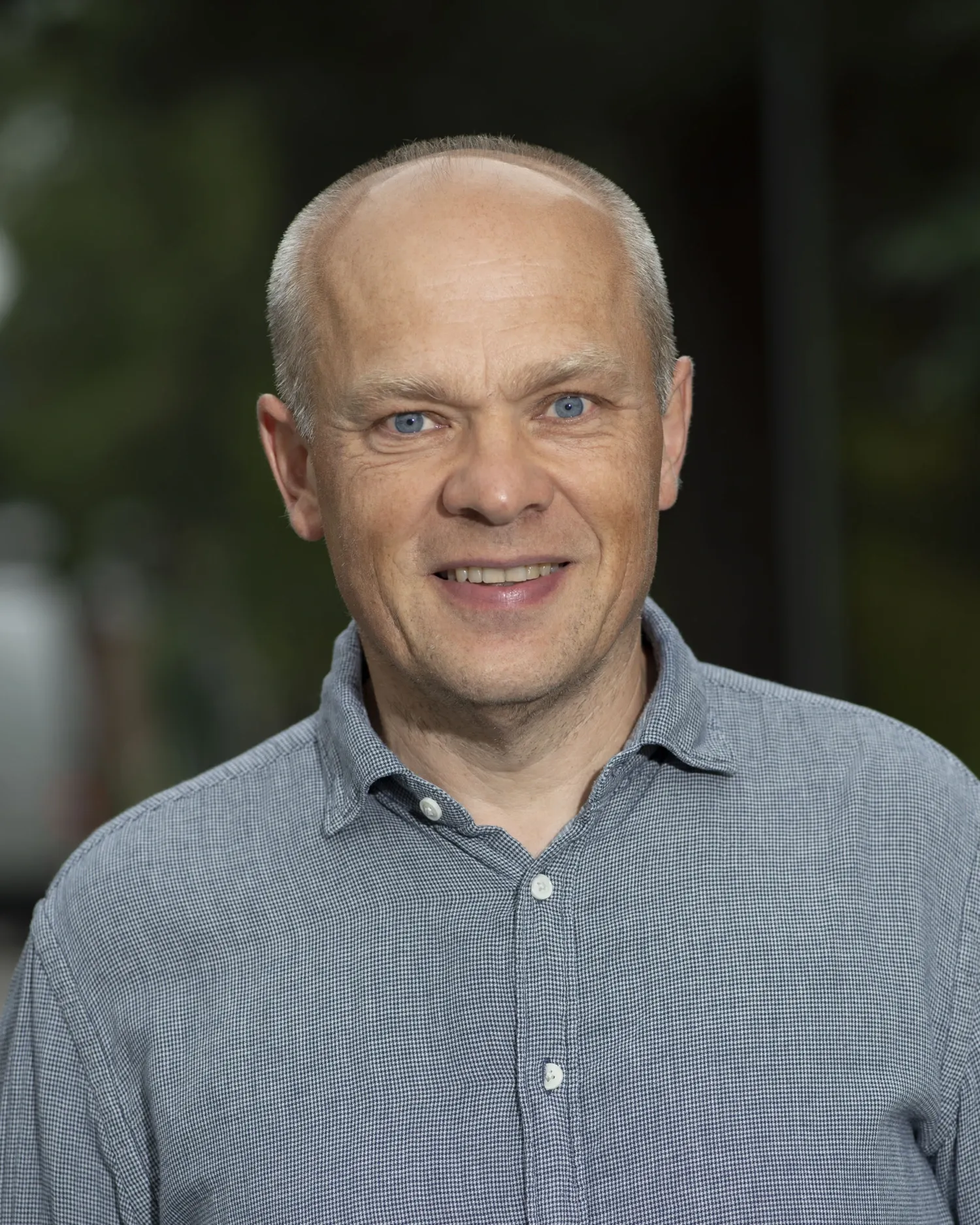 Keith Humphreys, portrait in the green.