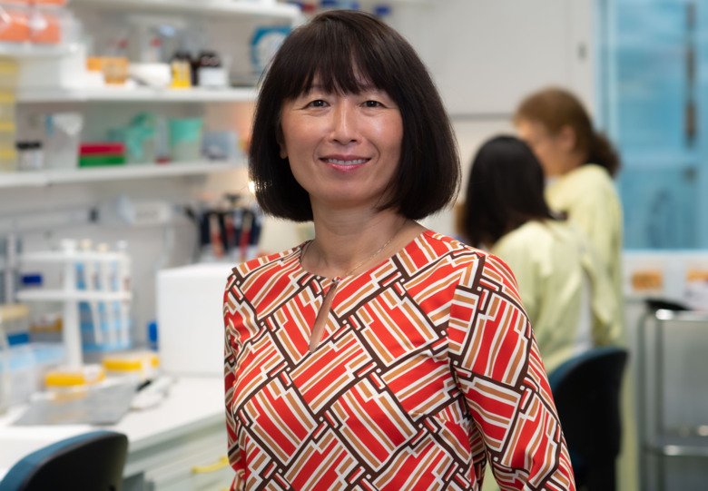 Margaret Sällberg Chen in the lab.