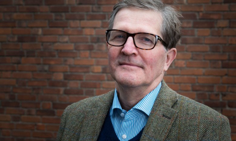 Picture of Mats Persson wearing glasses in front of a brick wall.