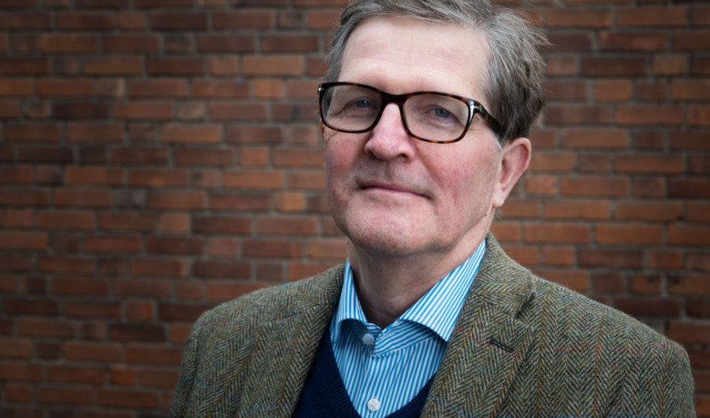 Picture of Mats Persson wearing glasses in front of a brick wall.
