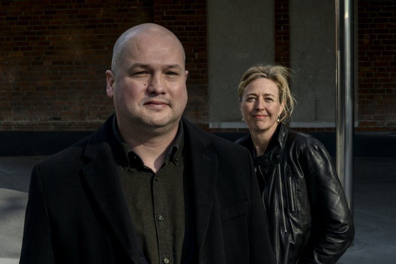 Portrait of Niklas Juth, researcher at LIME, and Cecilia Odlind, hosting the podcast Medicinvetarna. Photo: Andreas Andersson.