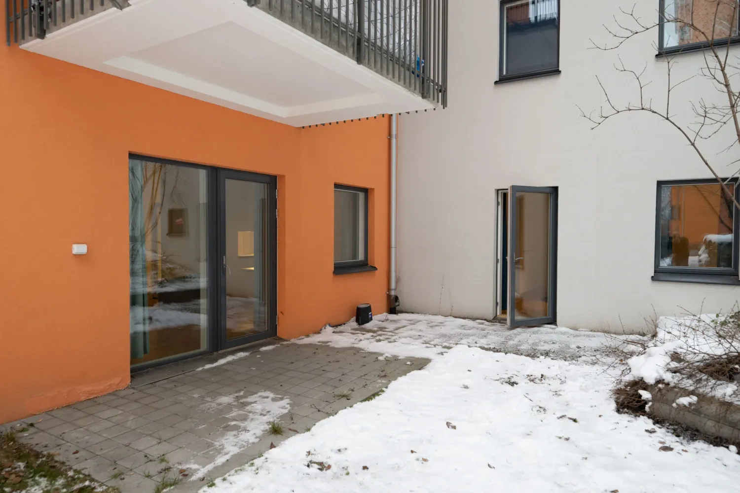 Uteplats, delad fyrarumslägenhet, KI Residence Flemingsberg