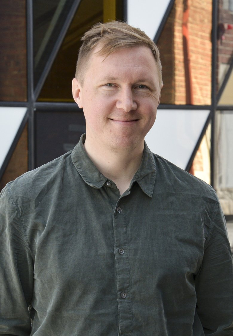 Petter Brodin in front of Aula Medica.
