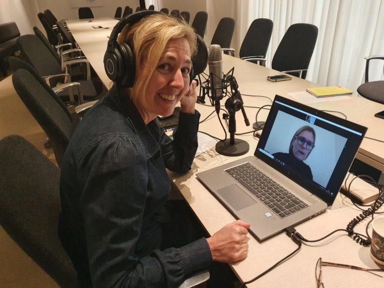 Cecilia Odlind intervjuar Lotta Borg Skoglund via zoom i Medicinvetarna. Foto: Andreas Andersson.