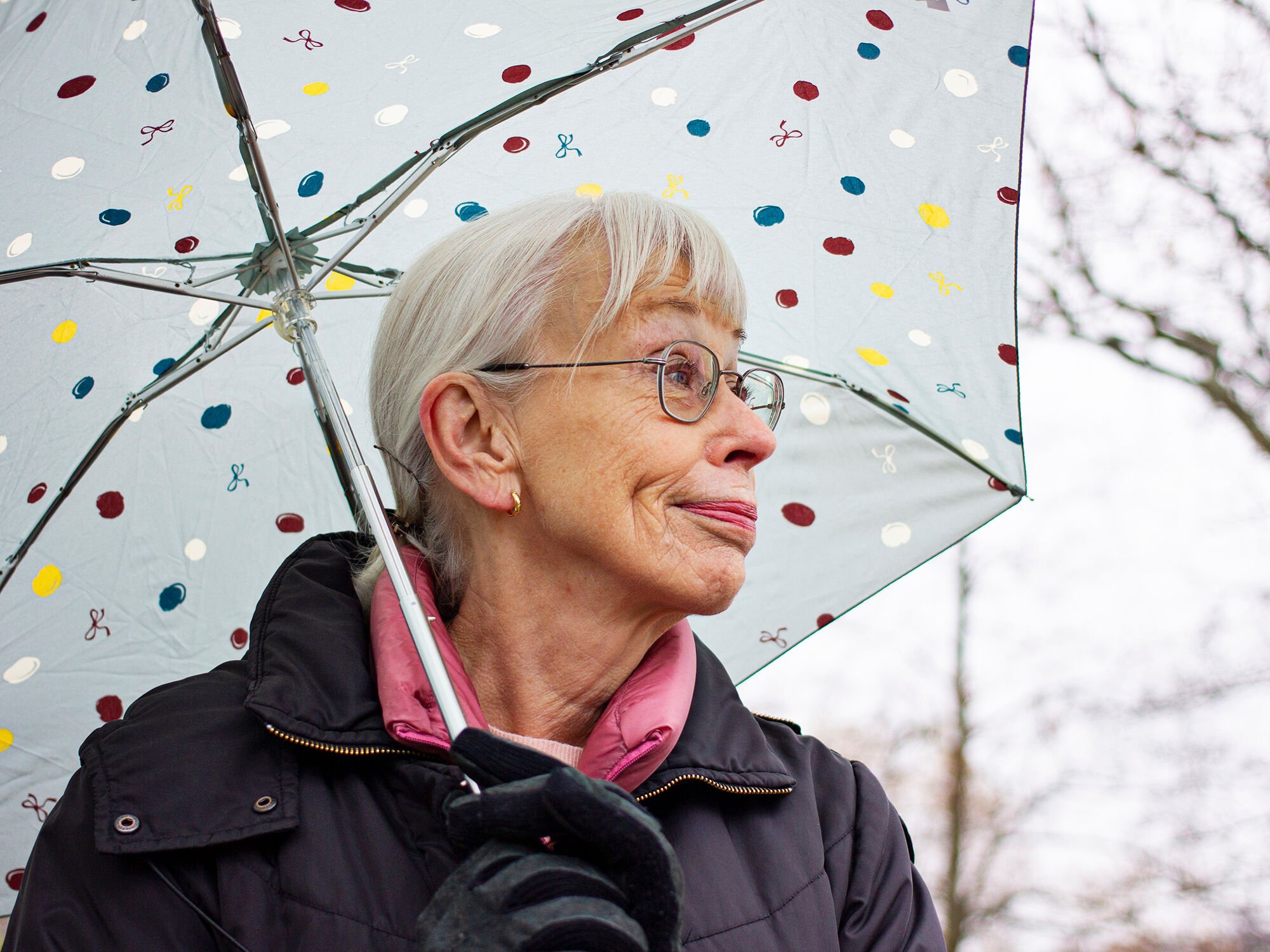 Birgitta, 75, under her umbrella. Collaboration between ARC and Fotoskolan STHLM 2019.