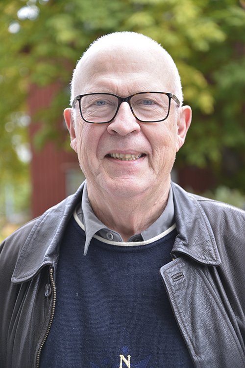 Professor Tomas Olsson