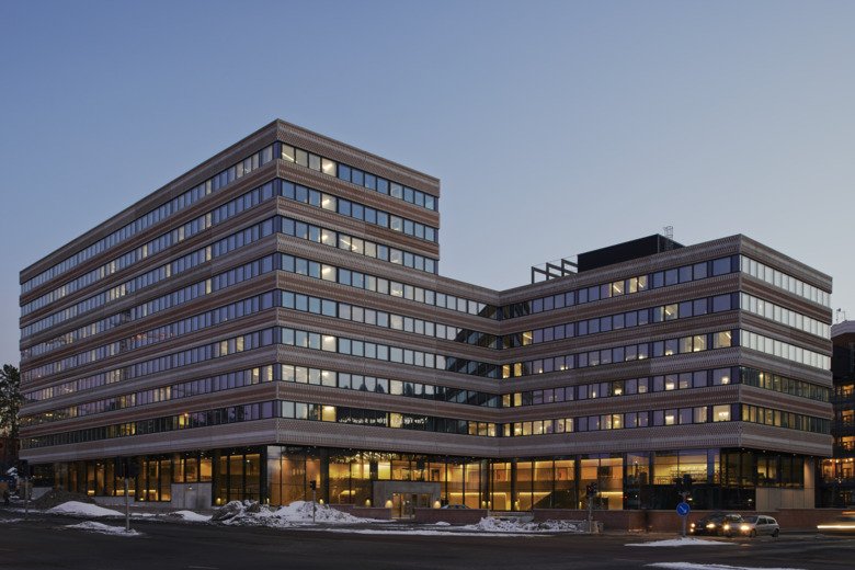 The exterior of the Widerström building during the evening with snow outside.