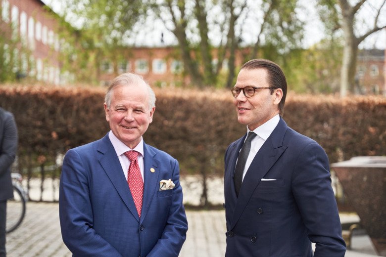 President Ole Petter Ottersen talking to H.R.H Prince Daniel.