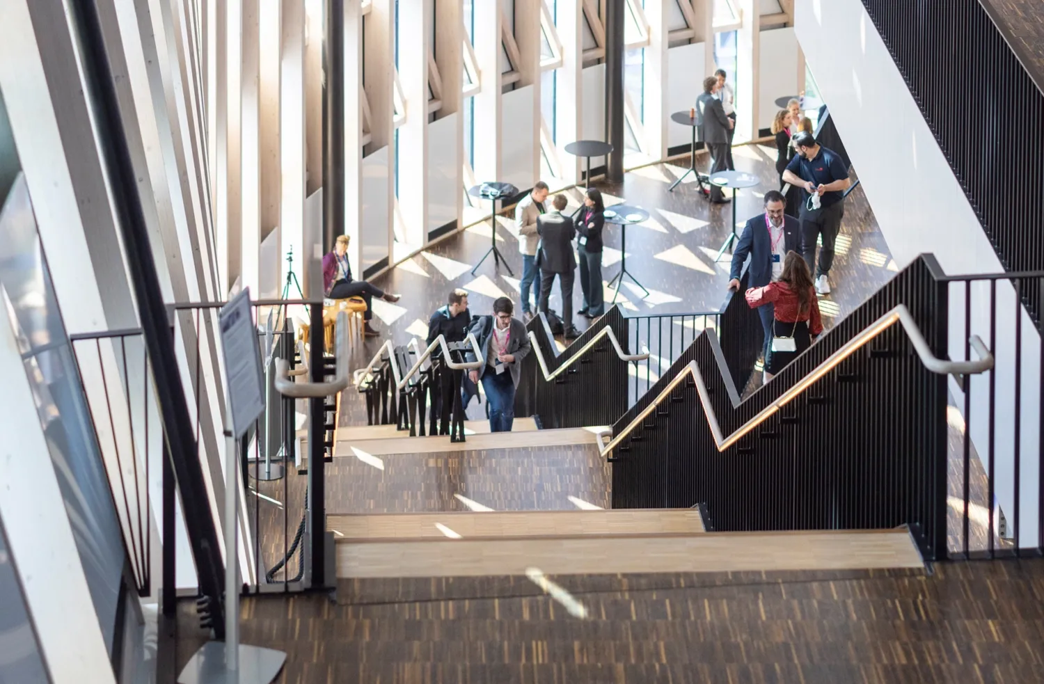 People walking in the stairs inside the aula medica.