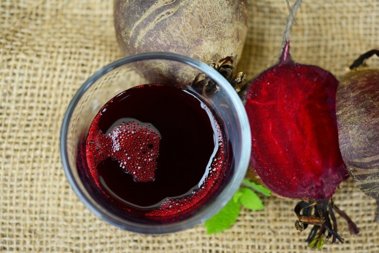 Beetroot juice and beetroots.