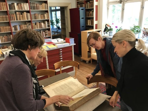 Showing of rare books at the Hagstromer Library.
