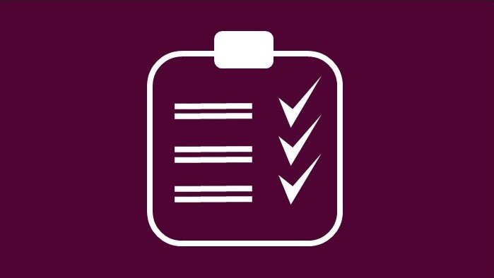 streckgubbe samt block på lila bakgrund