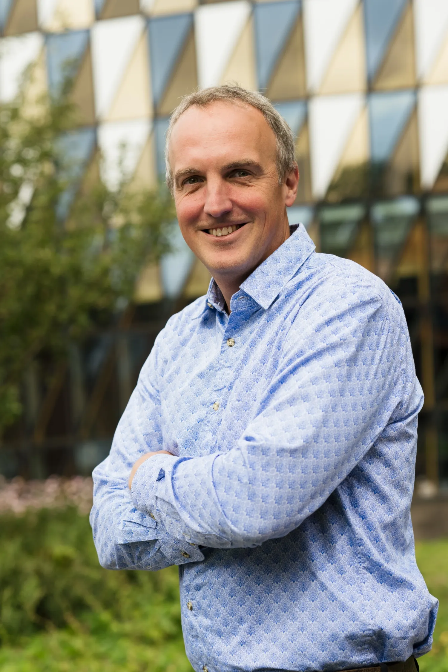 Kevin Eva in front of aula medica.