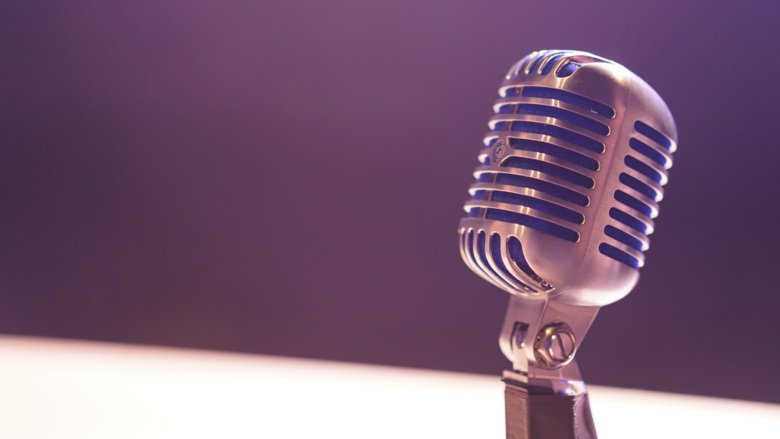 Picture of a microphone.