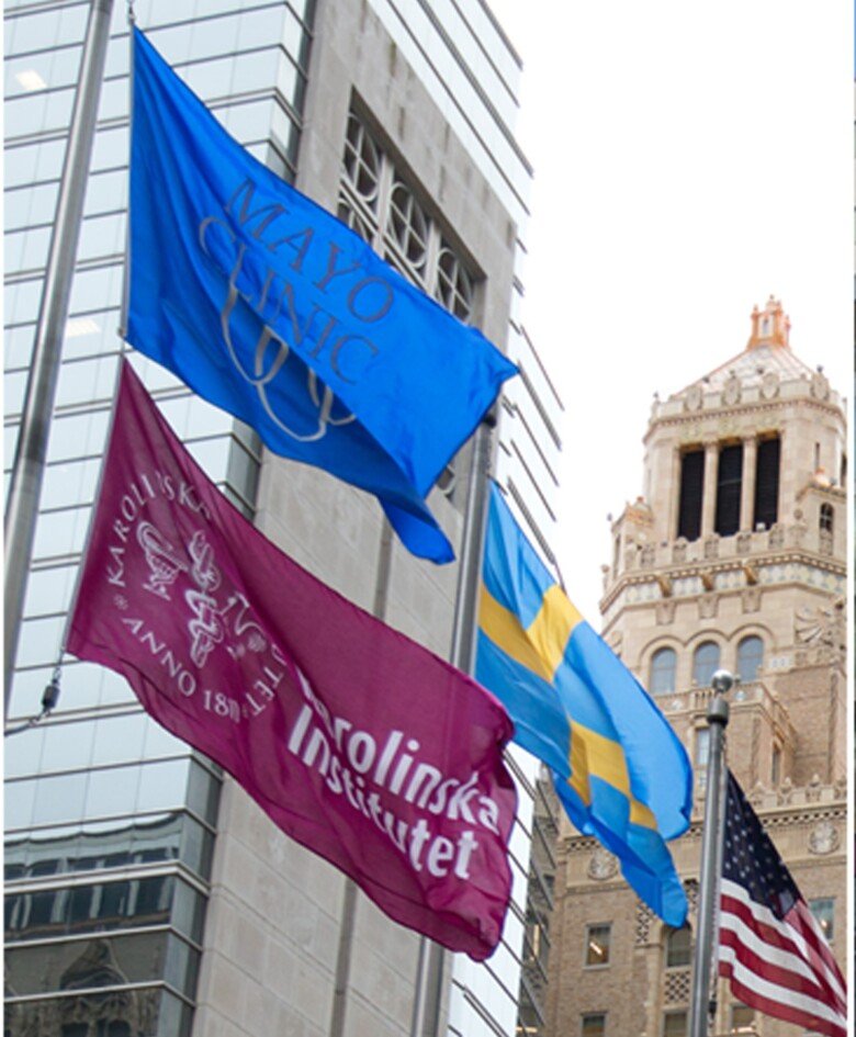 Four flags: the Swedish, The United States, Maoy Clinic and also Karolinska Institutet.