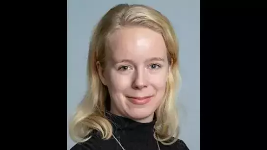 Profilfoto på Åsa Svensson. En kvinna med blont hår och svart tröja