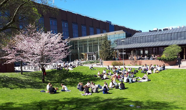 Students on campus Solna in spring