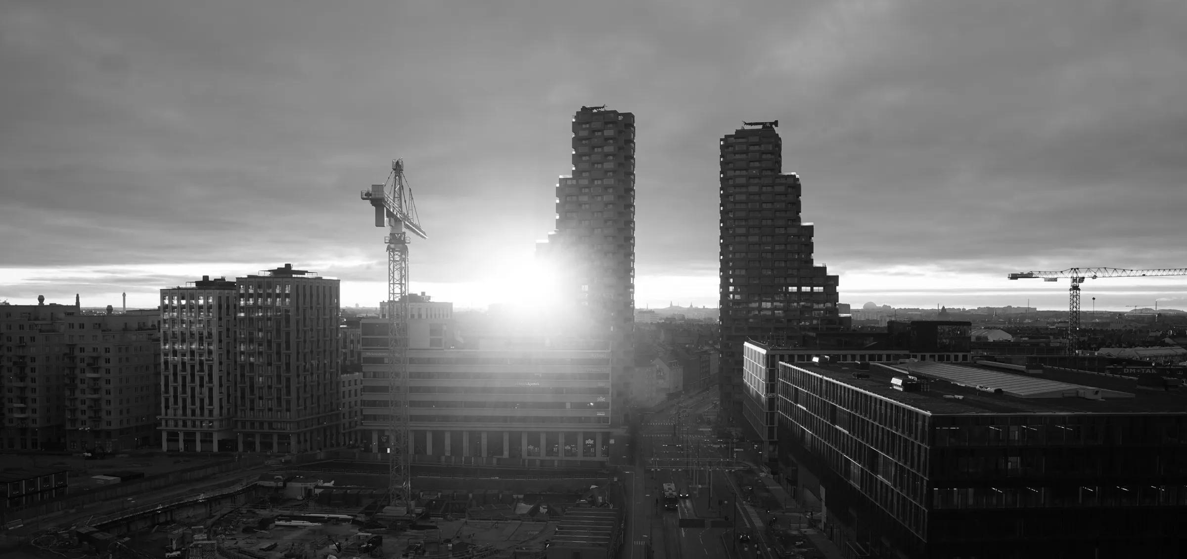 Byggnader i solnedgång