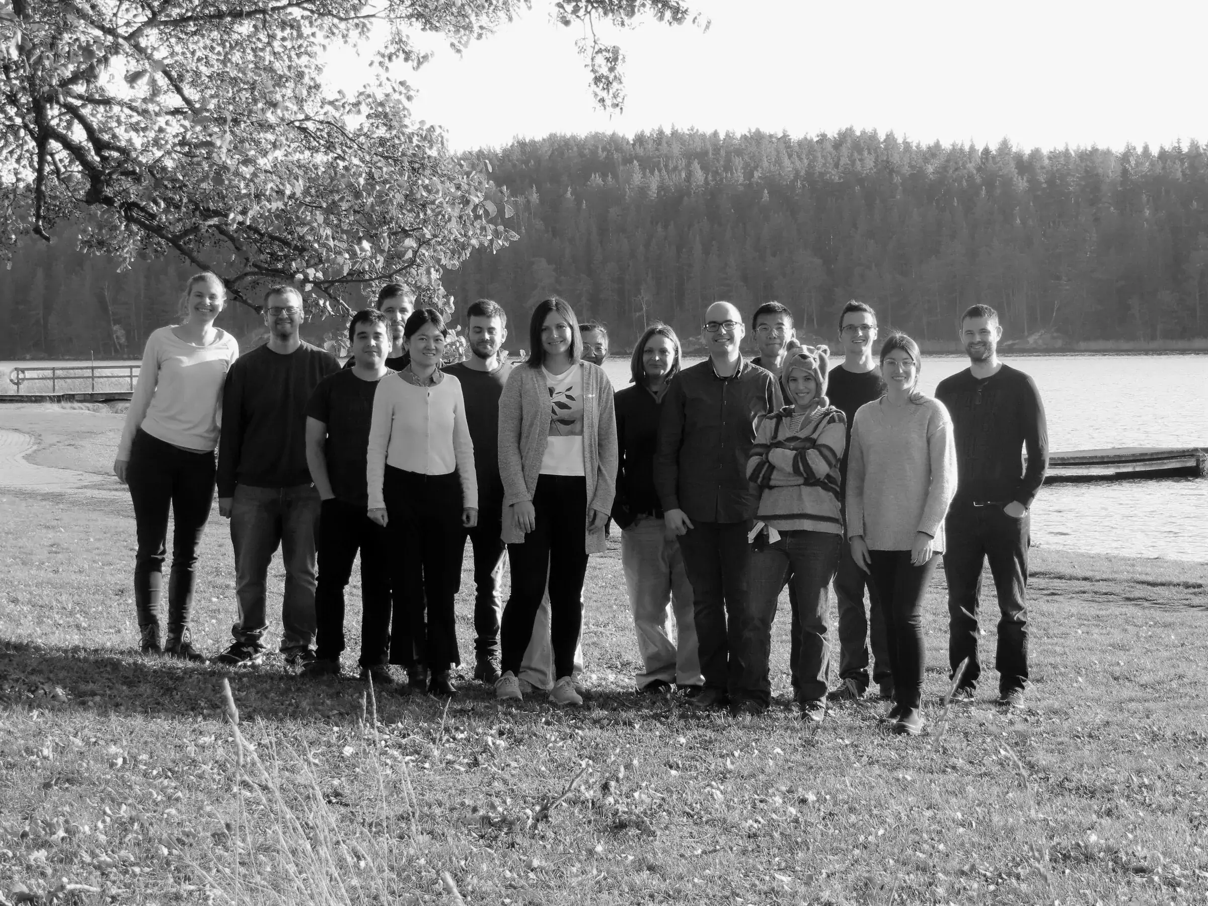 Group picture of Pelechano group, outside by the water