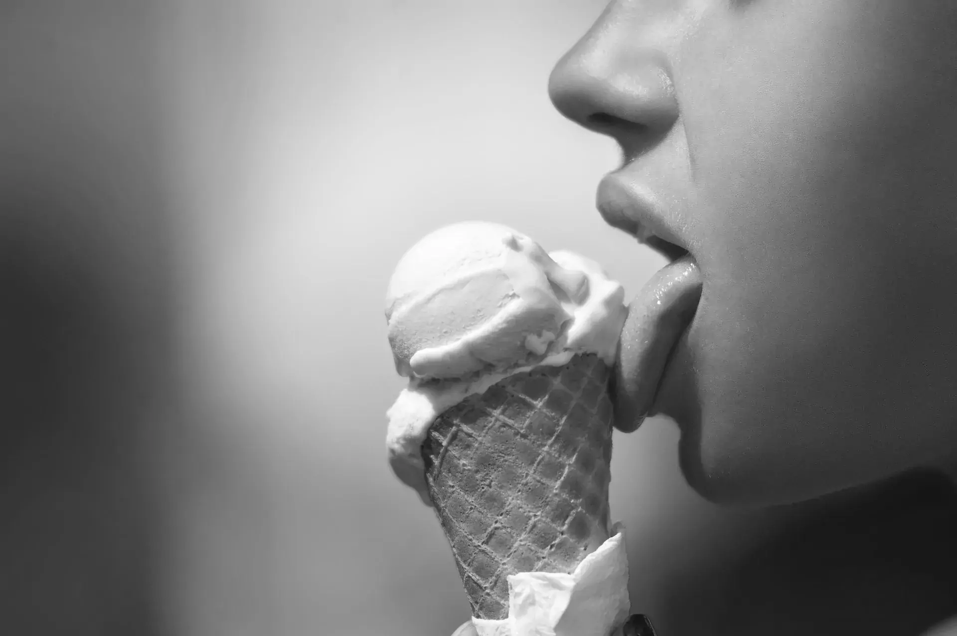 A child licking on icecream (genre image).