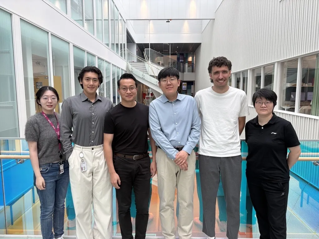 Group picture of six people.