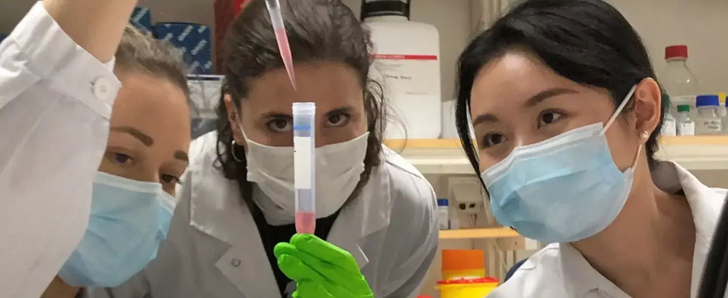 Chiara Sorini, Chiara Zagami and Xinxin Luo in the lab