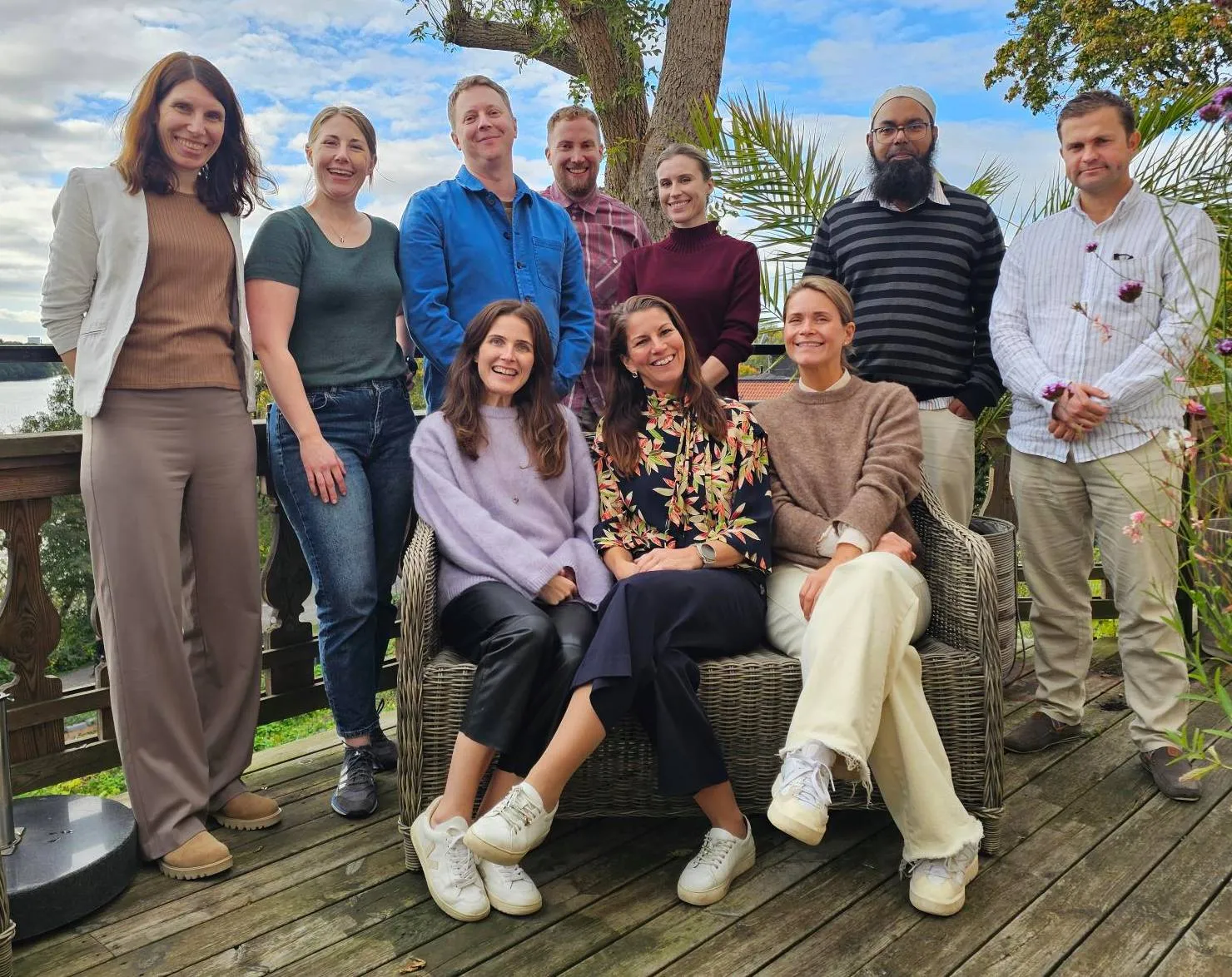 Gruppbild utomhus med medlemmarna forskargruppen