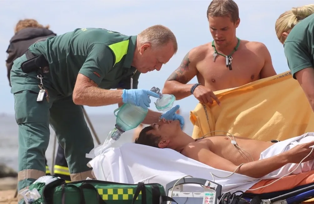 Public lifesaving demonstration with SLS and Livräddarna Tylösand on Tylösand beach. Simulated drowning, with rescue by lifeguards and ambulance care provided by Region Halland.